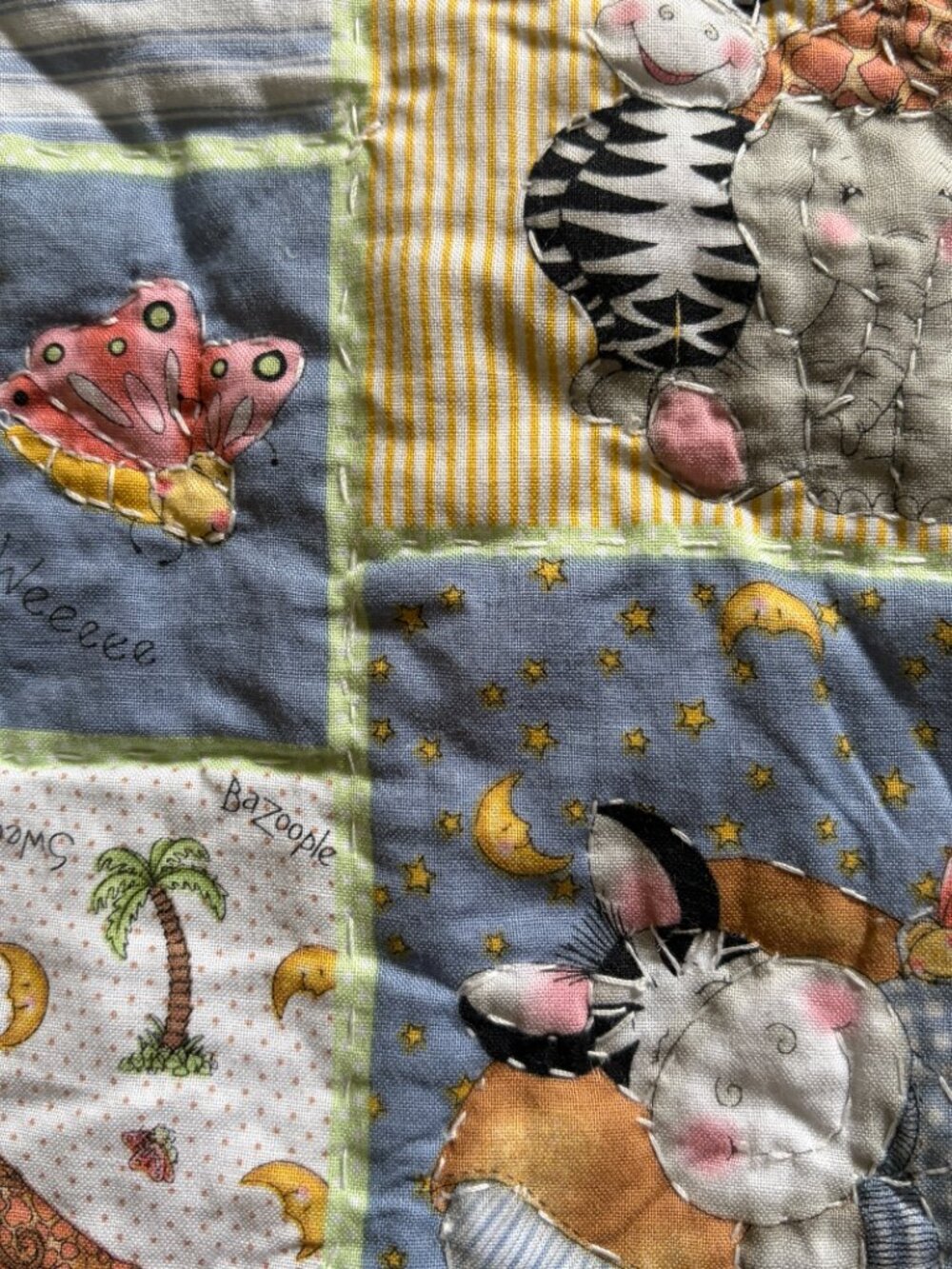 Baby Quilt Vintage Handmade Safari Theme Hand Stitched 39β x 49β - Picture 3 of 6